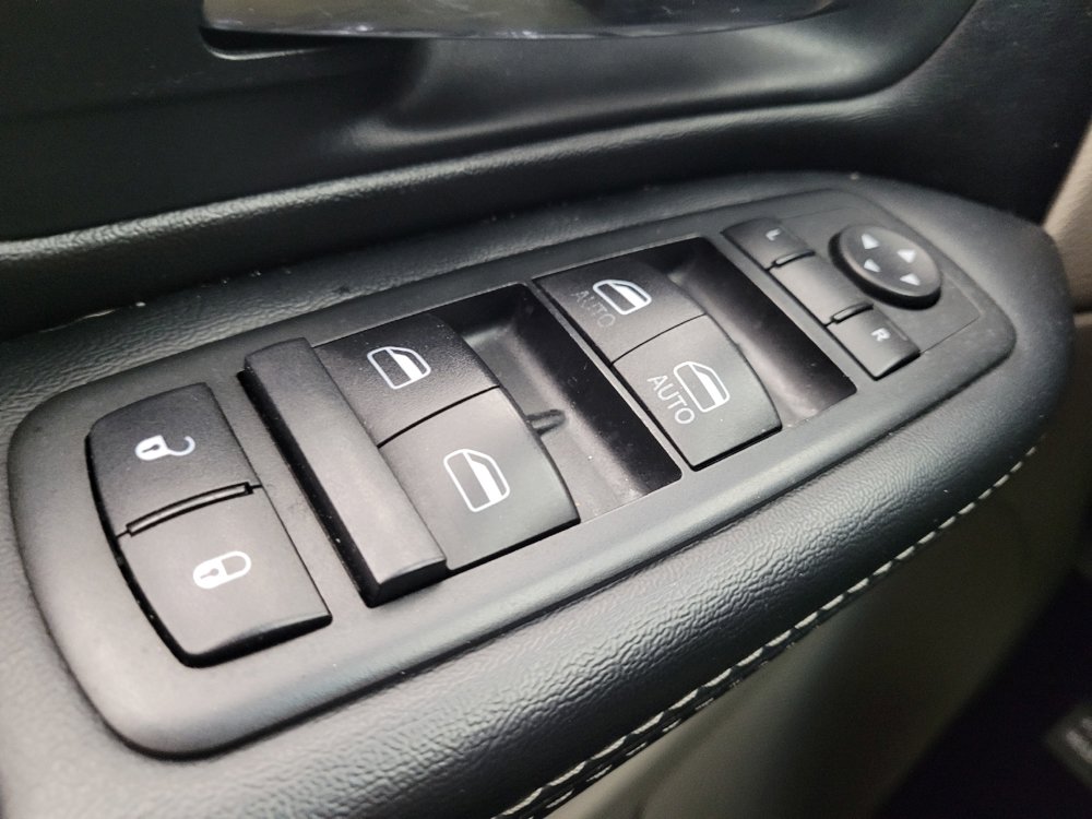 Used 2020 Dodge Grand Caravan SXT FWD image 27