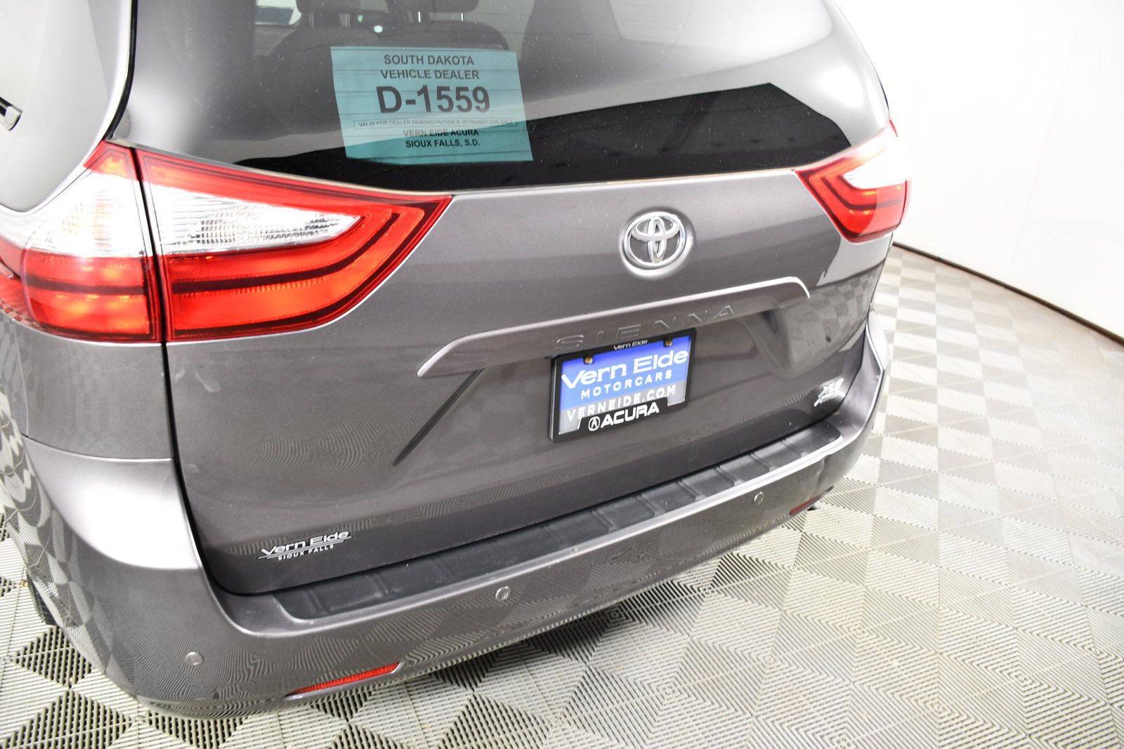 Used 2017 Toyota Sienna XLE Premium AWD/4WD image 15