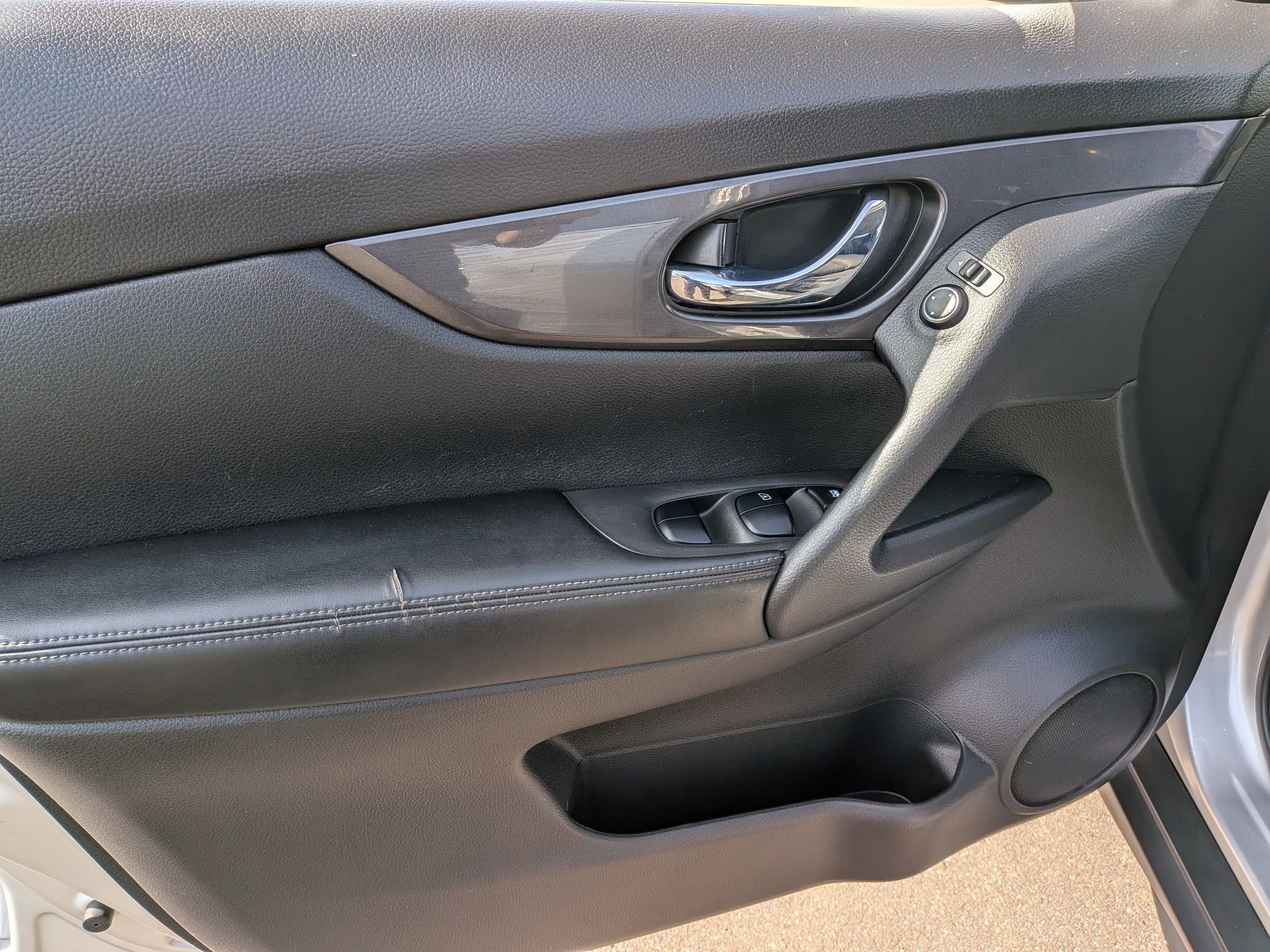 Used 2020 Nissan Rogue S w/ Special Edition Package image 7