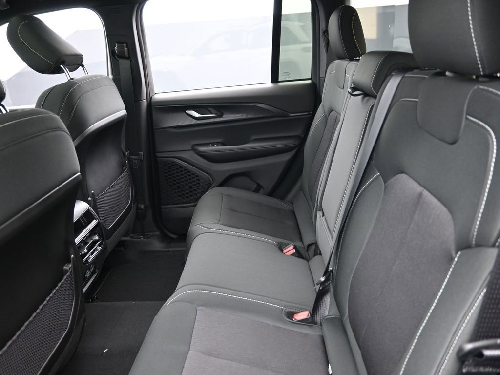 New 2025 Jeep Grand Cherokee Laredo X w/ Luxury Tech Group I image 13
