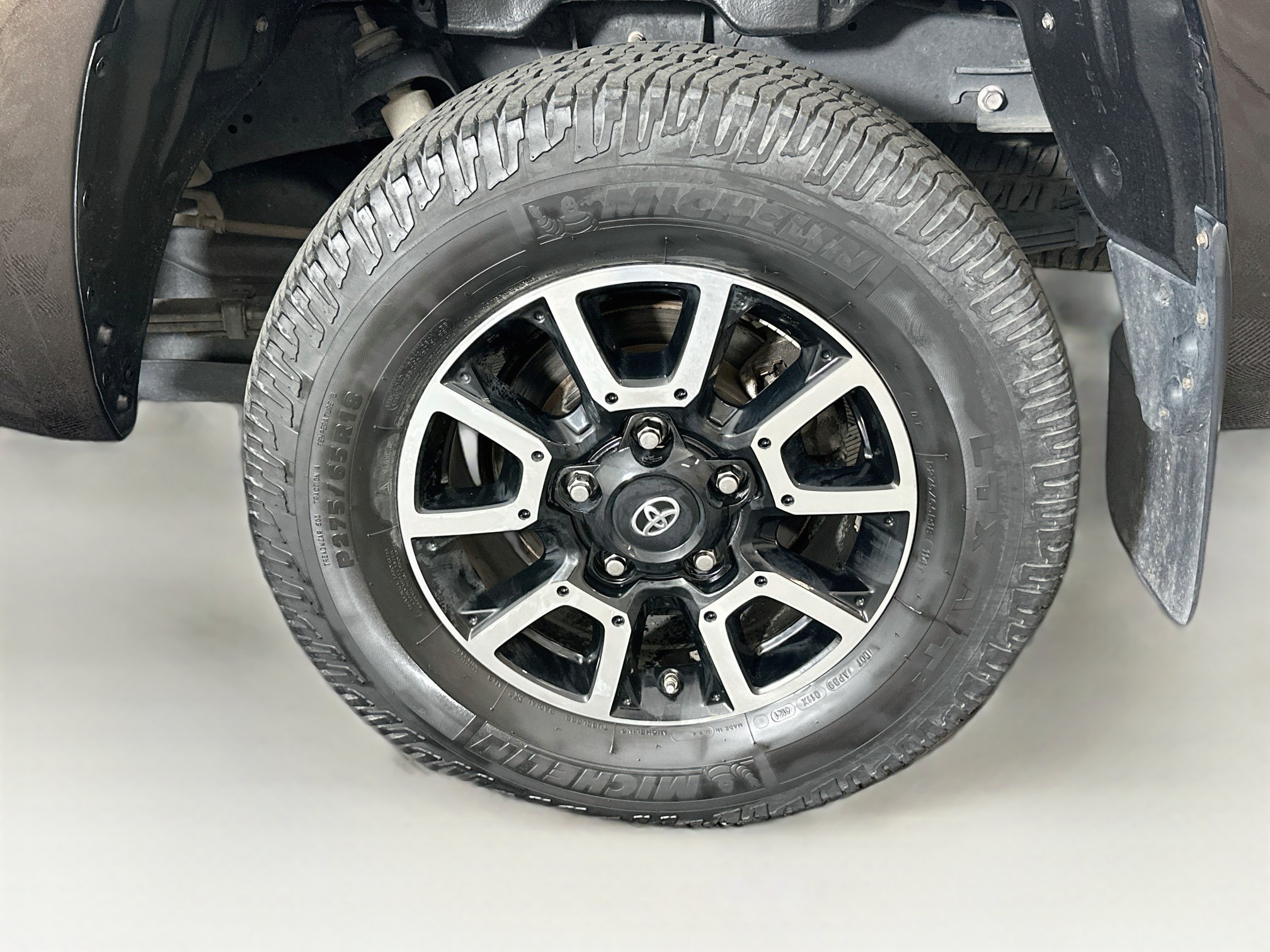 Used 2018 Toyota Tundra Limited w/ Limited Premium Package AWD/4WD image 11
