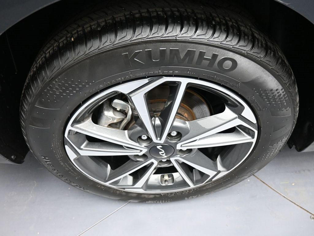 Certified 2022 Kia Forte LXS image 12