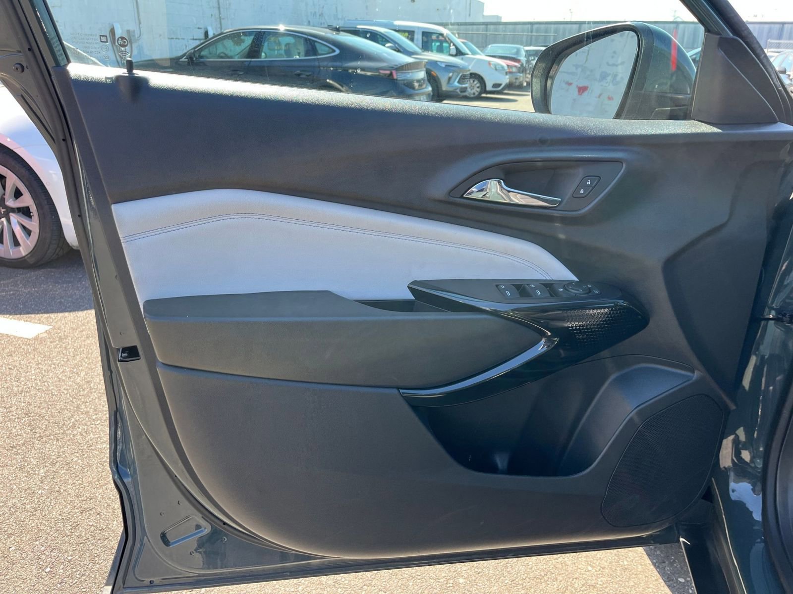 Used 2025 Chevrolet Trax LT FWD image 18