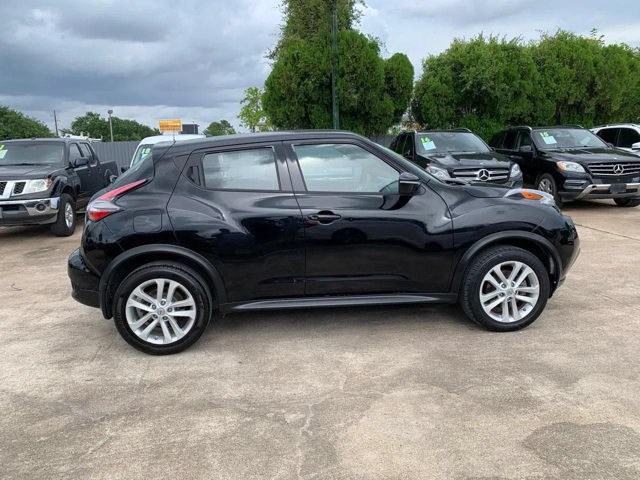 Used 2015 Nissan Juke S FWD image 8
