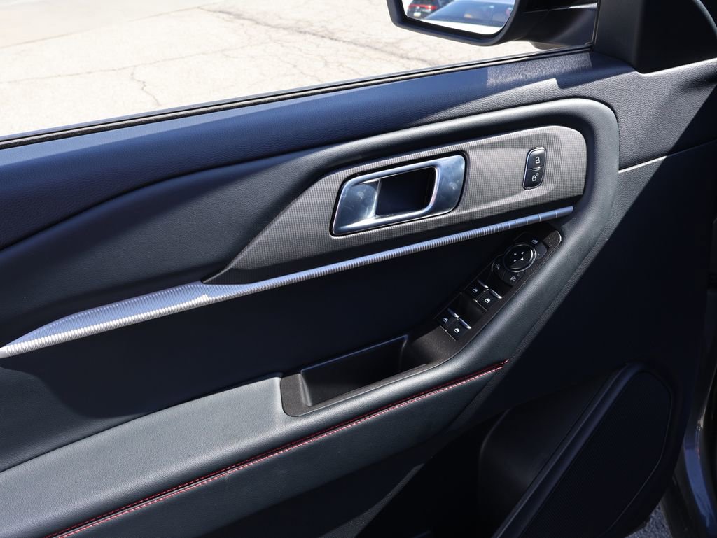 Used 2025 Ford Explorer ST-Line w/ ST-Line Street Pack image 18