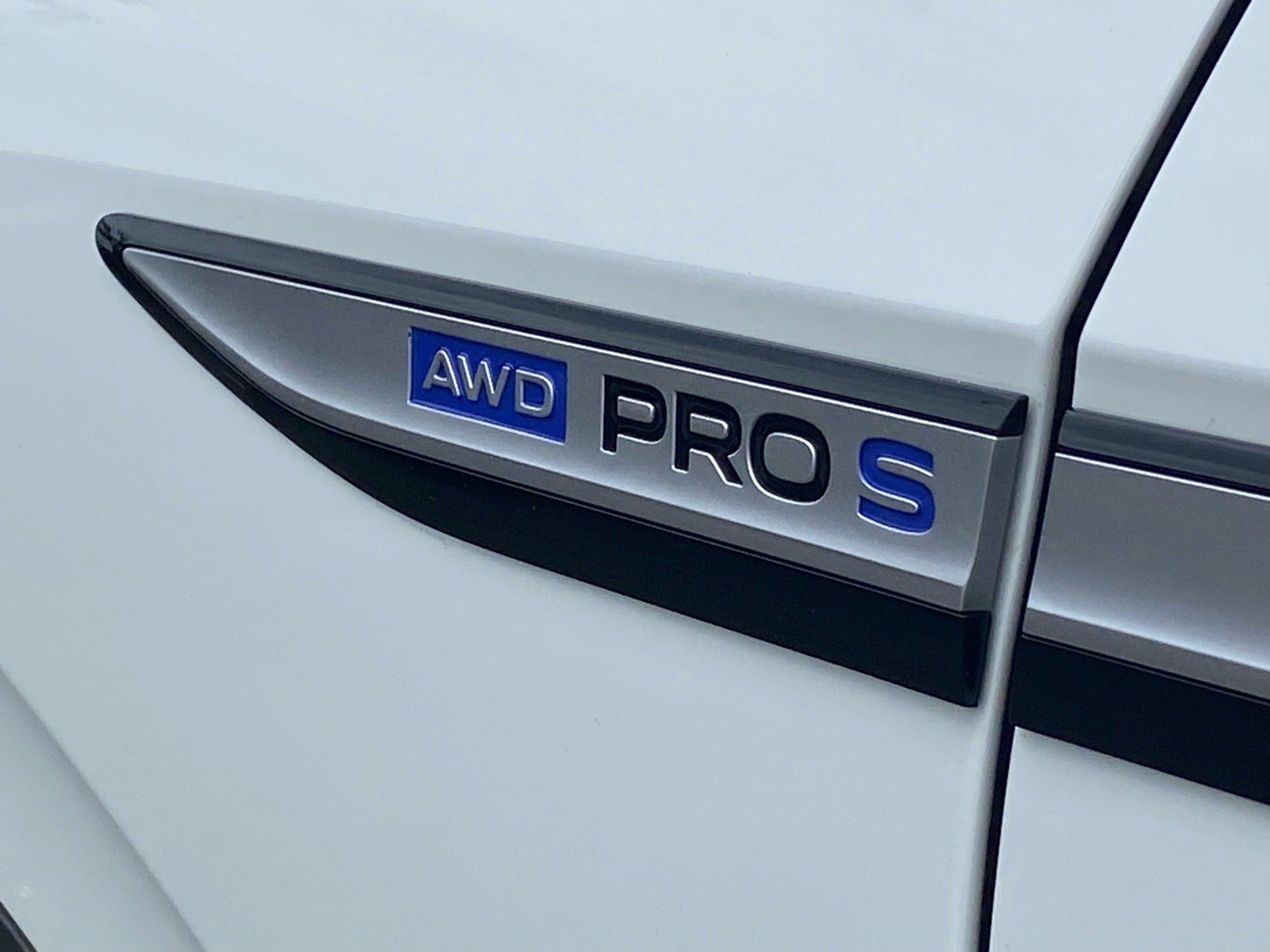 Certified 2023 Volkswagen ID.4 Pro S AWD/4WD image 4
