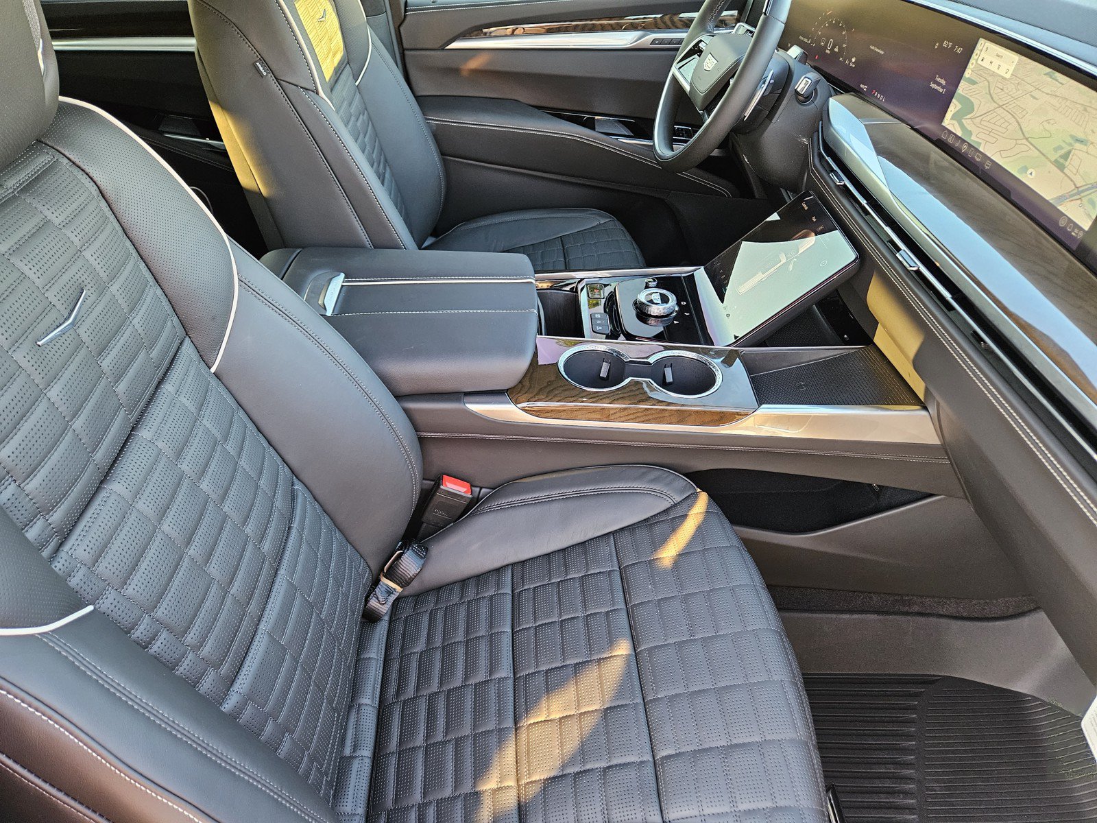 New 2026 Cadillac Escalade ESV Platinum Sport w/ LPO, ONYX Package AWD/4WD image 10