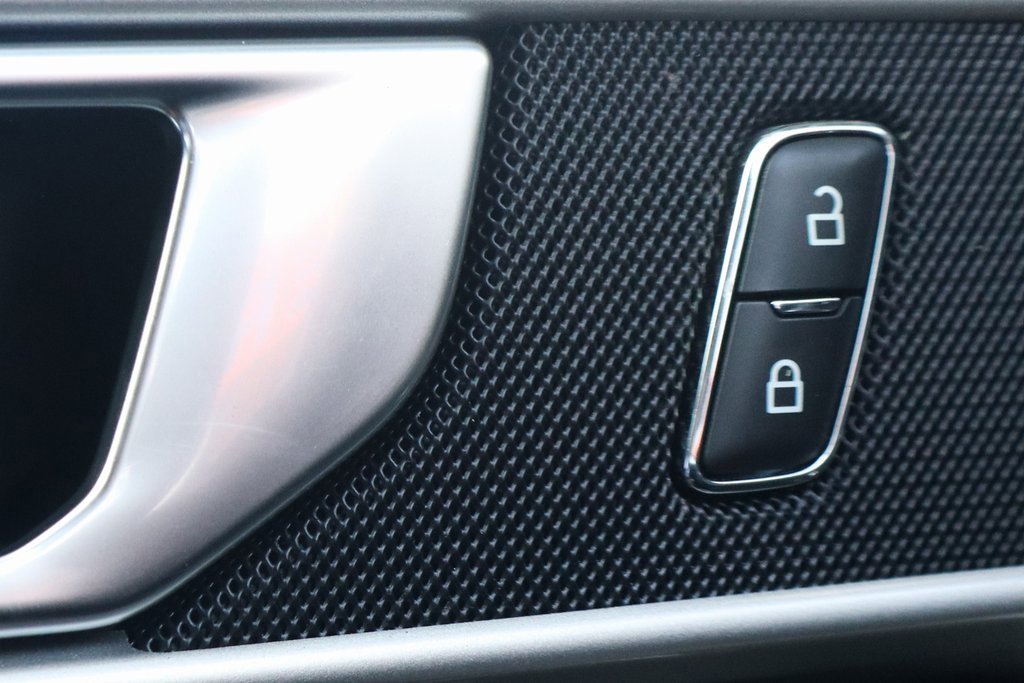 Used 2022 Ford Explorer XLT image 15