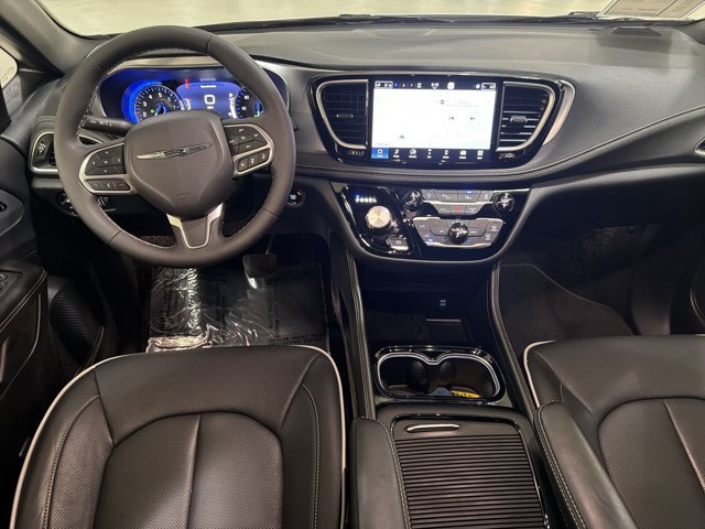 Used 2026 Chrysler Pacifica Limited FWD image 26