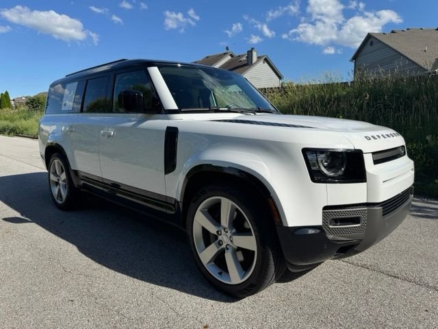 Certified 2024 Land Rover Defender 130 X-Dynamic SE AWD/4WD image 4