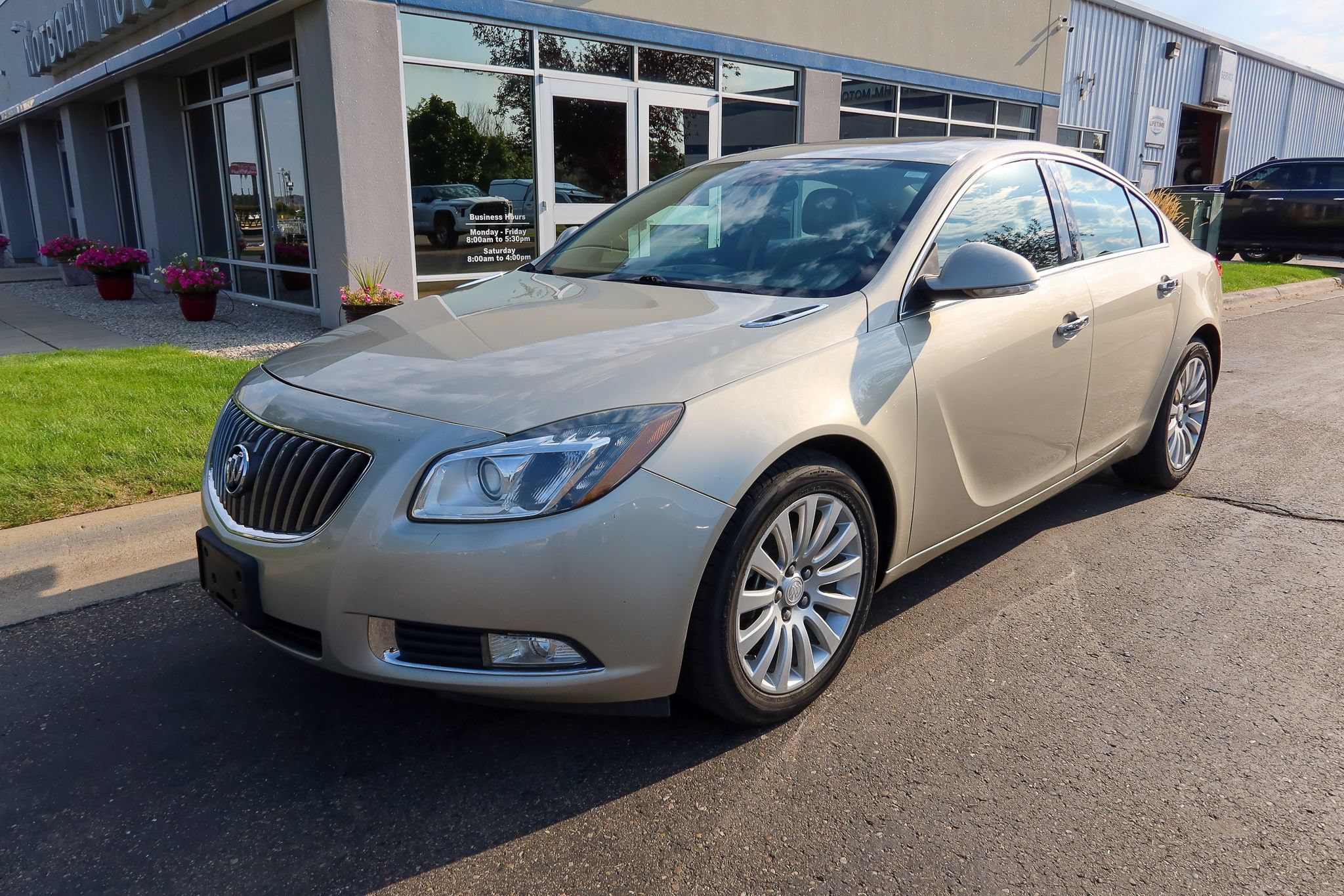 Used 2013 Buick Regal Premium FWD image 3