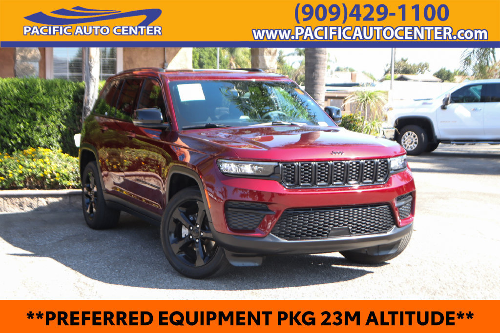 Used 2024 Jeep Grand Cherokee Altitude RWD image 1