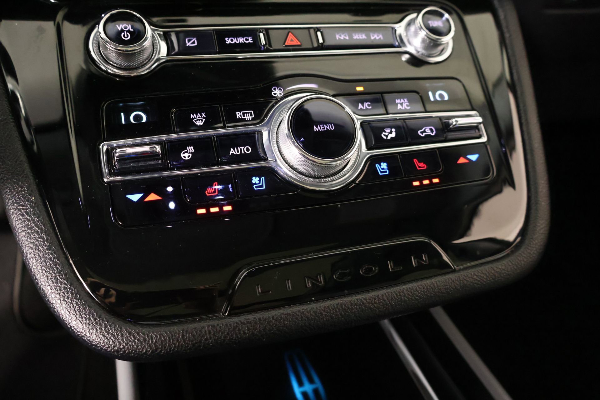 Used 2020 Lincoln Corsair Reserve w/ Equipment Group 201A FWD image 8