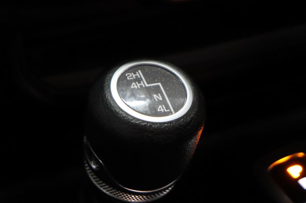 Used 2025 Jeep Gladiator Sport AWD/4WD image 33