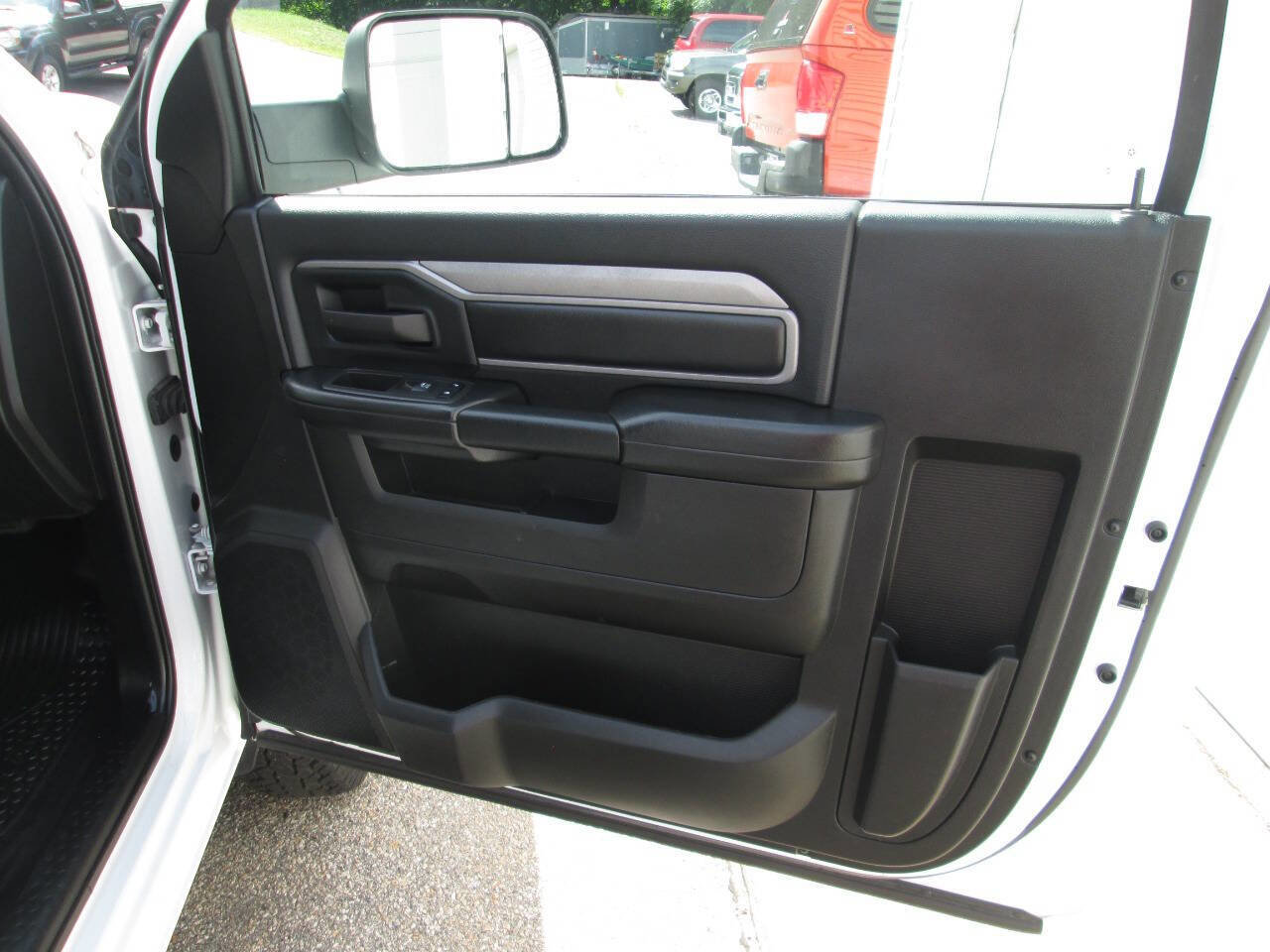 Used 2022 RAM 3500 Tradesman image 21