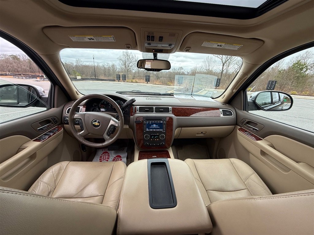 Used 2011 Chevrolet Suburban LTZ image 24