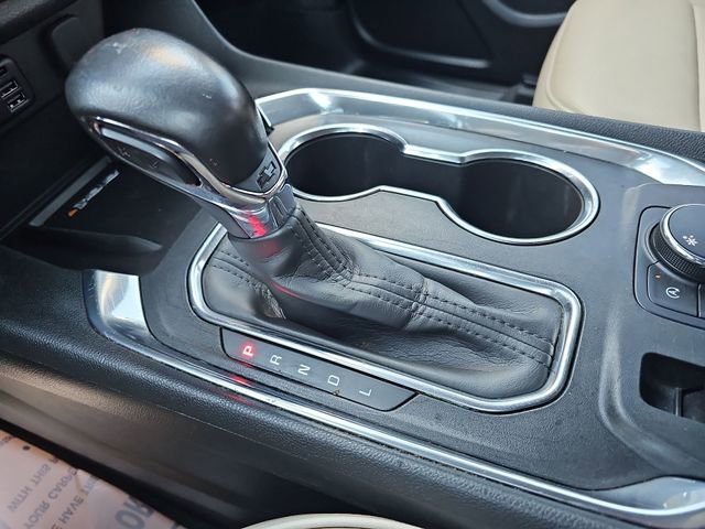 Used 2022 Chevrolet Traverse Premier FWD image 17