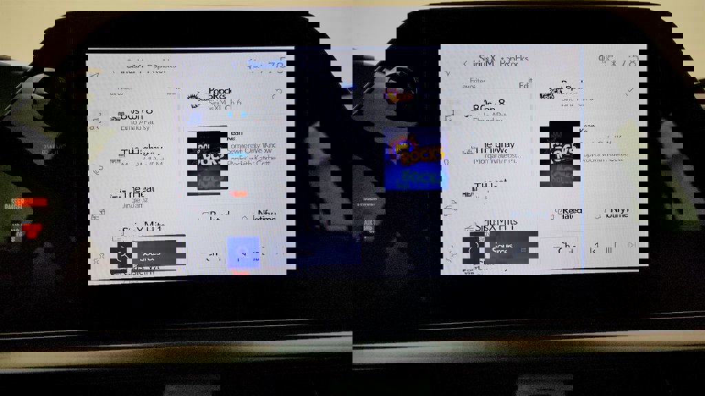 Used 2025 Lexus UX 300h AWD w/ Accessory Package (Z2) image 17