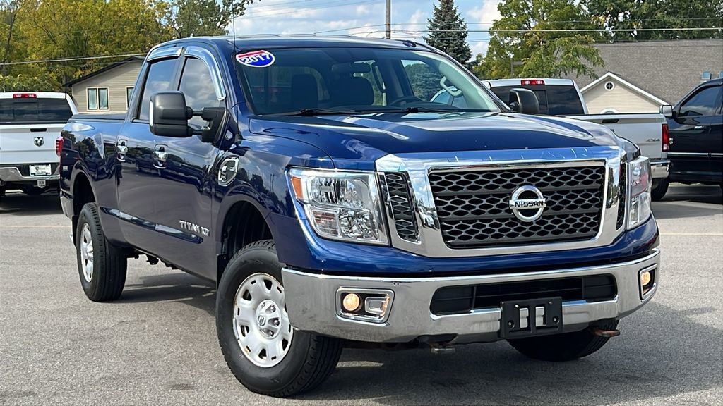 Used 2017 Nissan Titan SV image 2