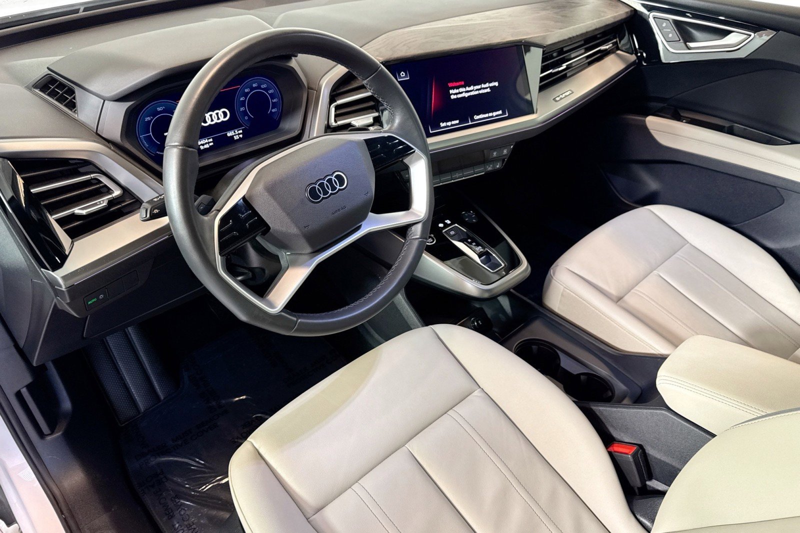 Used 2025 Audi Q4 e-tron Premium Plus image 9