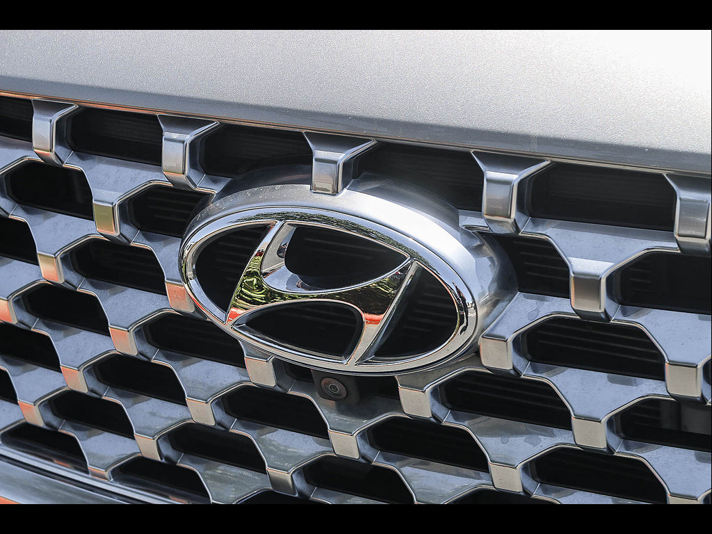 Used 2022 Hyundai Santa Fe Limited FWD image 4