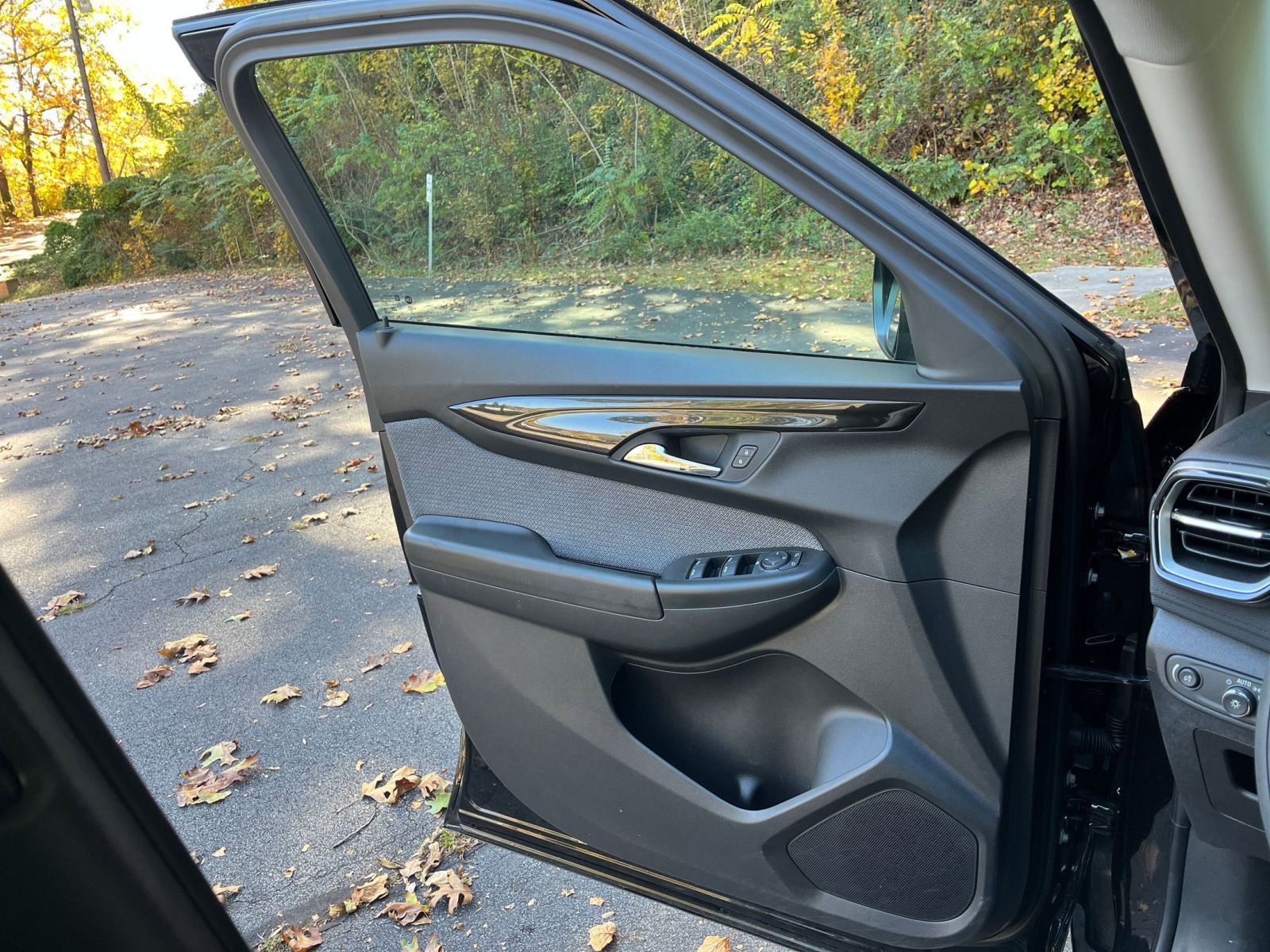 Used 2025 Chevrolet TrailBlazer LT image 18