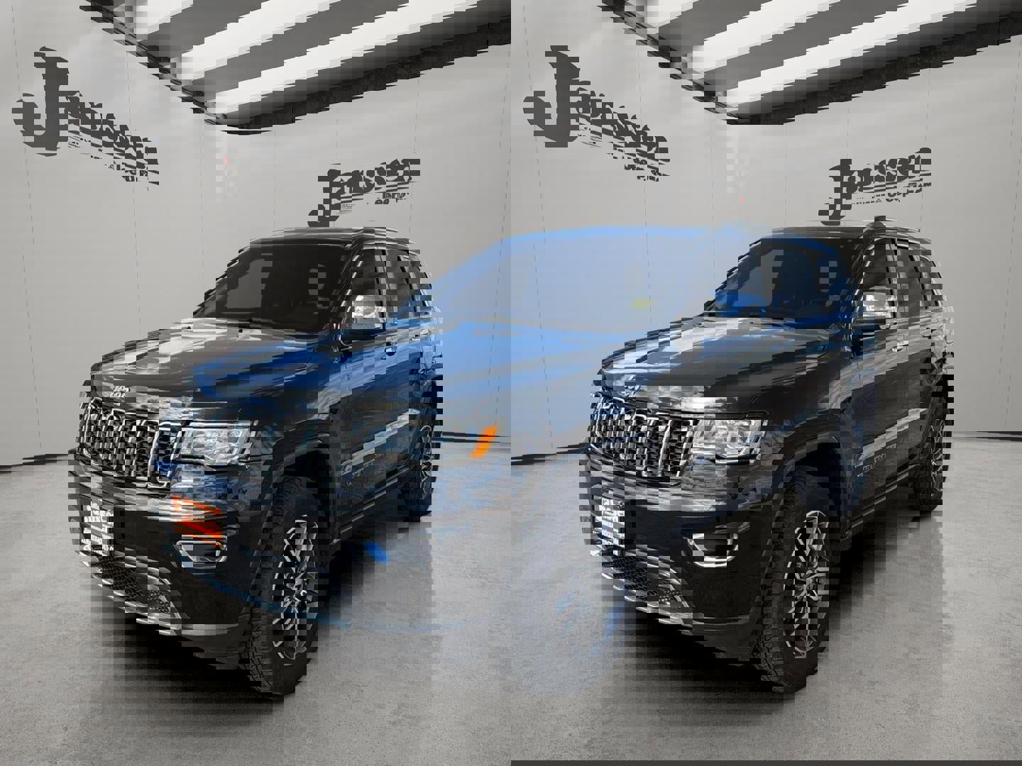 Used 2018 Jeep Grand Cherokee Limited image 8