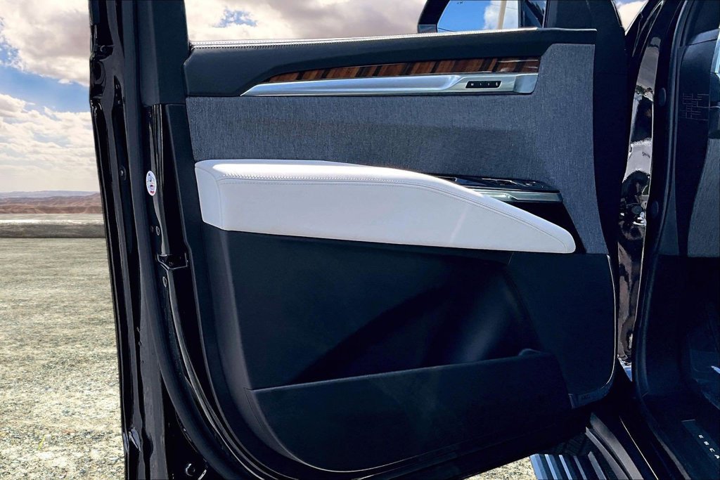 Certified 2026 Cadillac Escalade Platinum Sport w/ LPO, Floor Liner Package AWD/4WD image 20