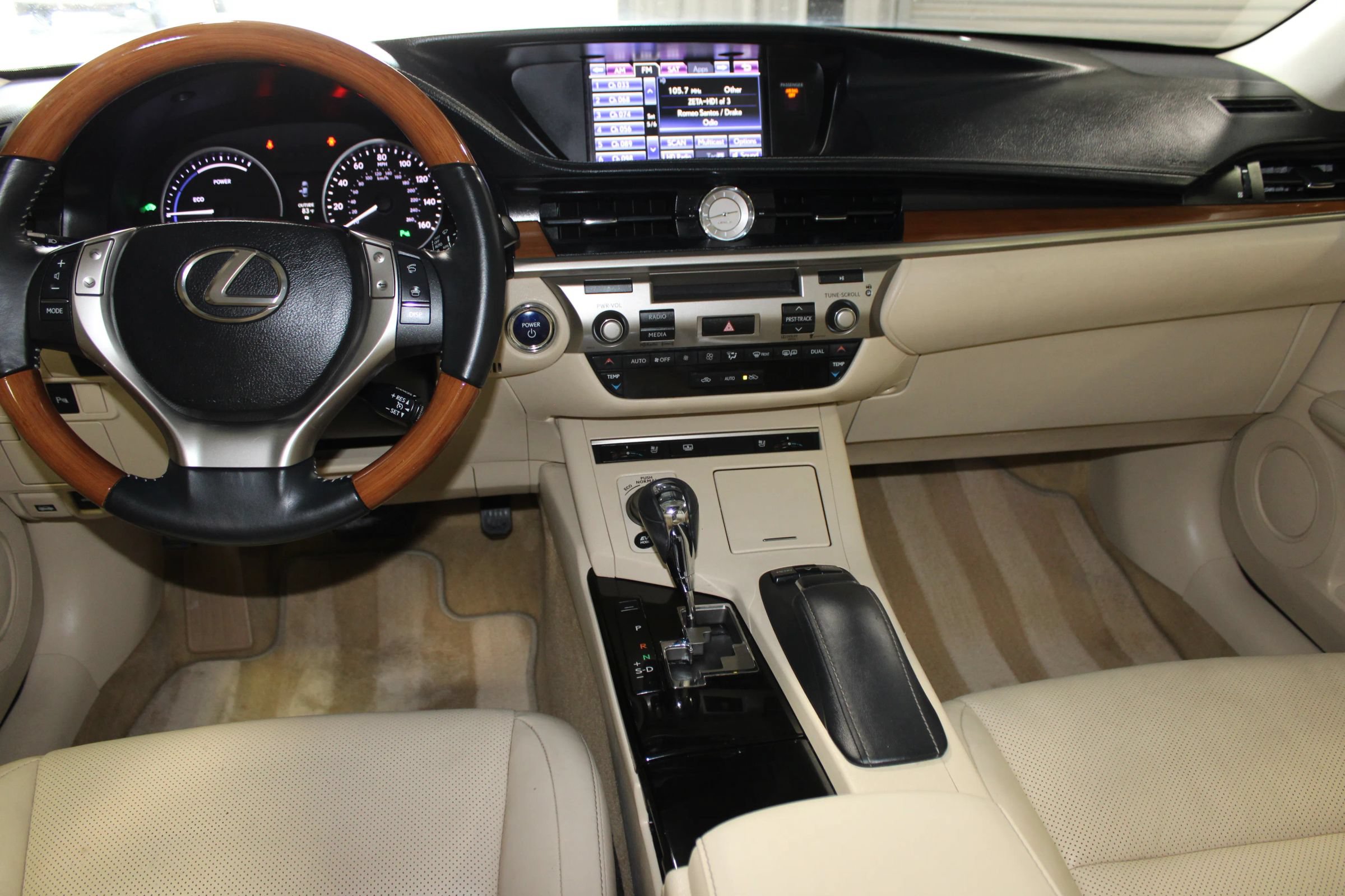 Used 2013 Lexus ES 300h w/ Luxury Pkg FWD image 14