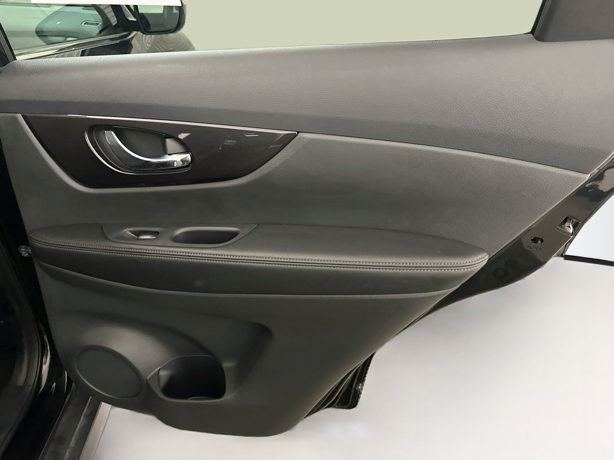 Used 2018 Nissan Rogue SV AWD/4WD image 31