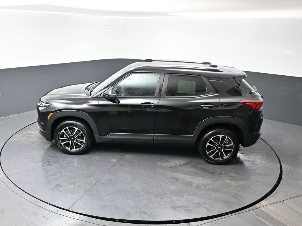 Used 2025 Chevrolet TrailBlazer LT w/ Driver Confidence Package image 20