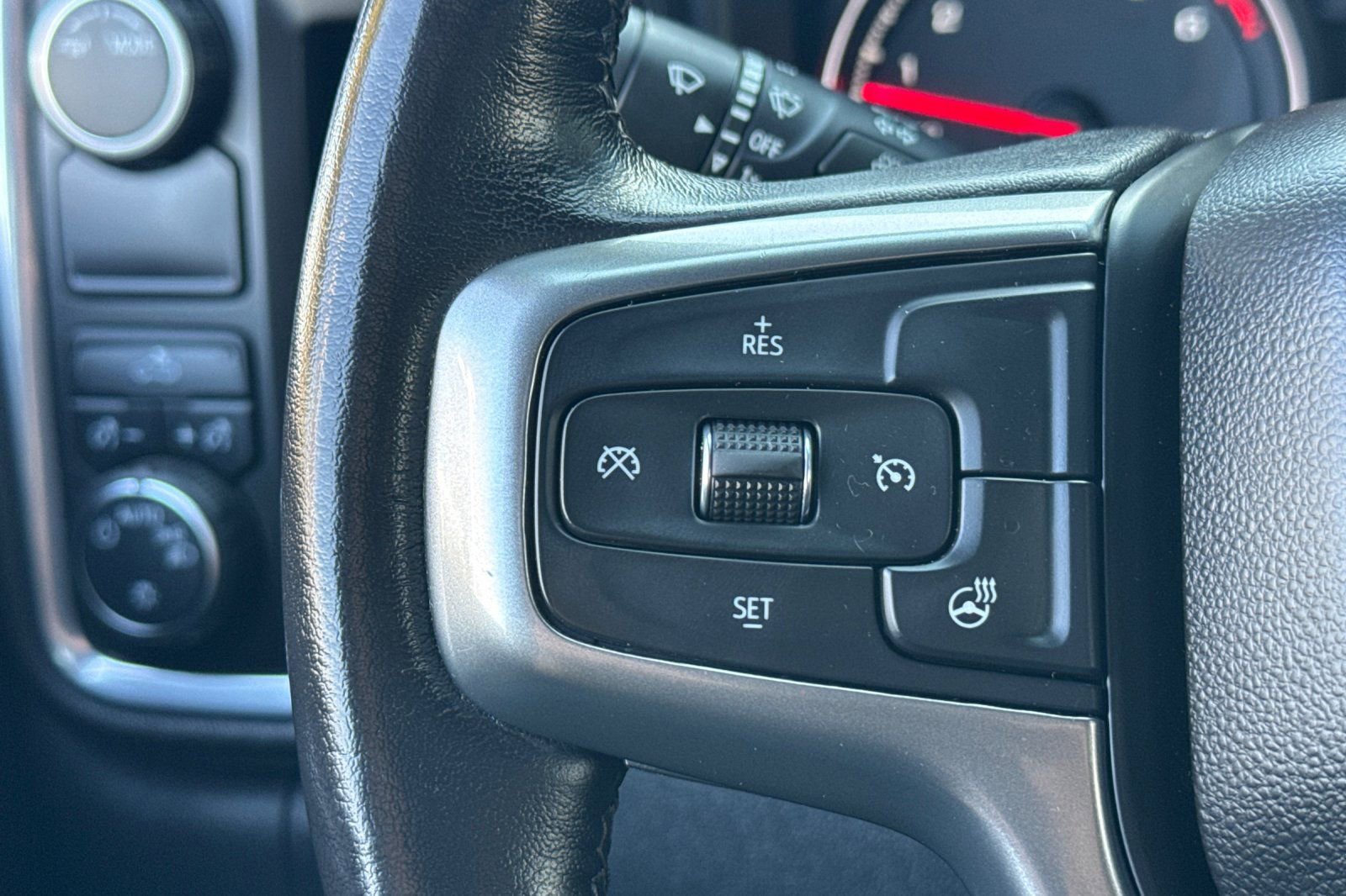 Used 2022 Chevrolet Silverado 1500 LT image 34