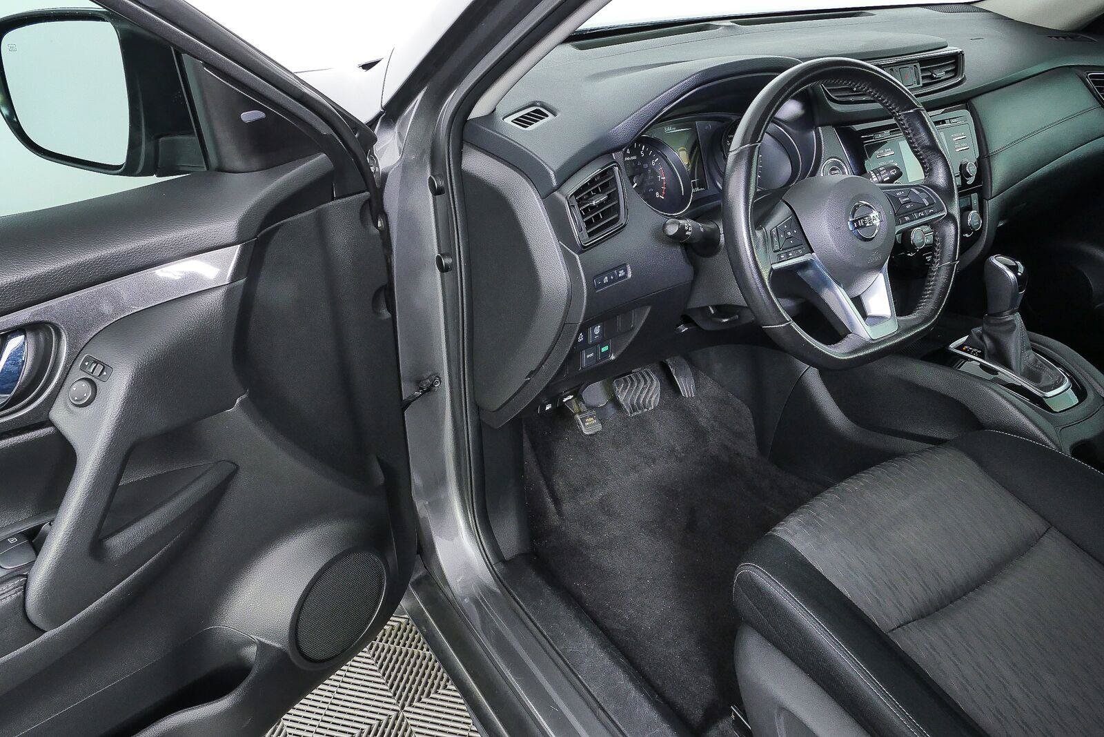Used 2017 Nissan Rogue SV FWD image 13