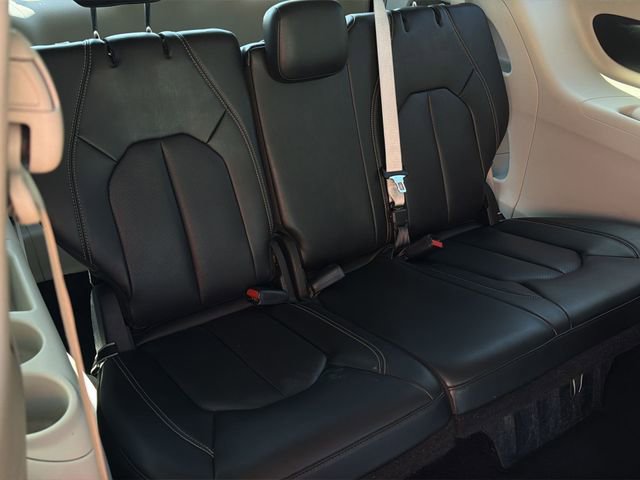 Used 2023 Chrysler Pacifica Touring-L FWD image 36