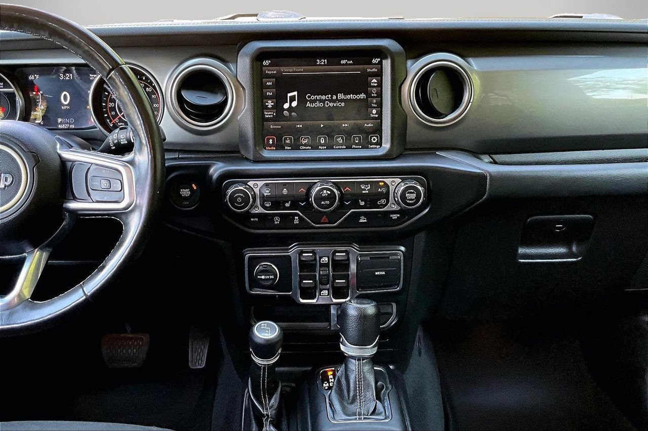 Used 2022 Jeep Wrangler Unlimited Sahara w/ Cold Weather Group AWD/4WD image 12
