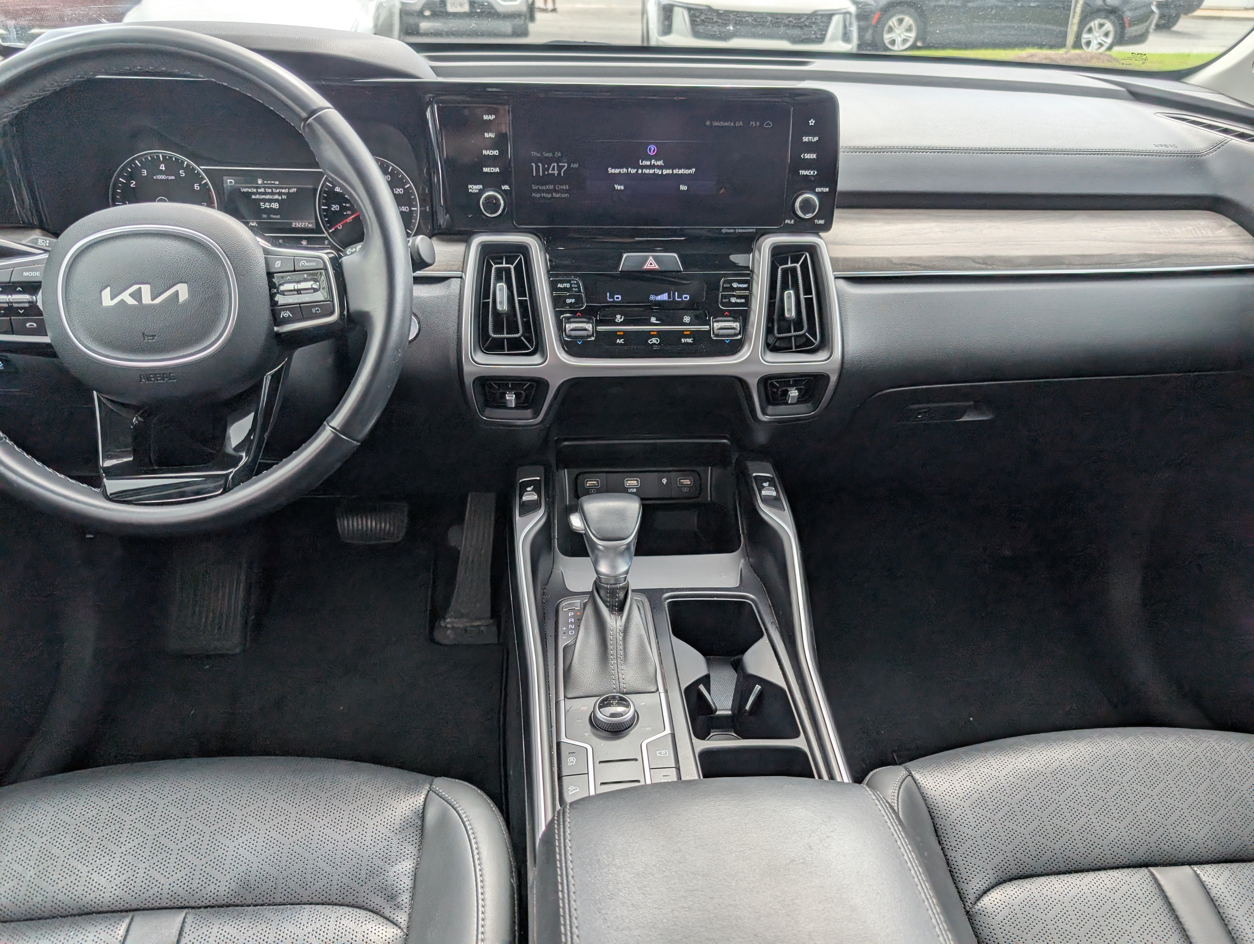 Used 2023 Kia Sorento S w/ Panoramic Sunroof Package AWD/4WD image 7
