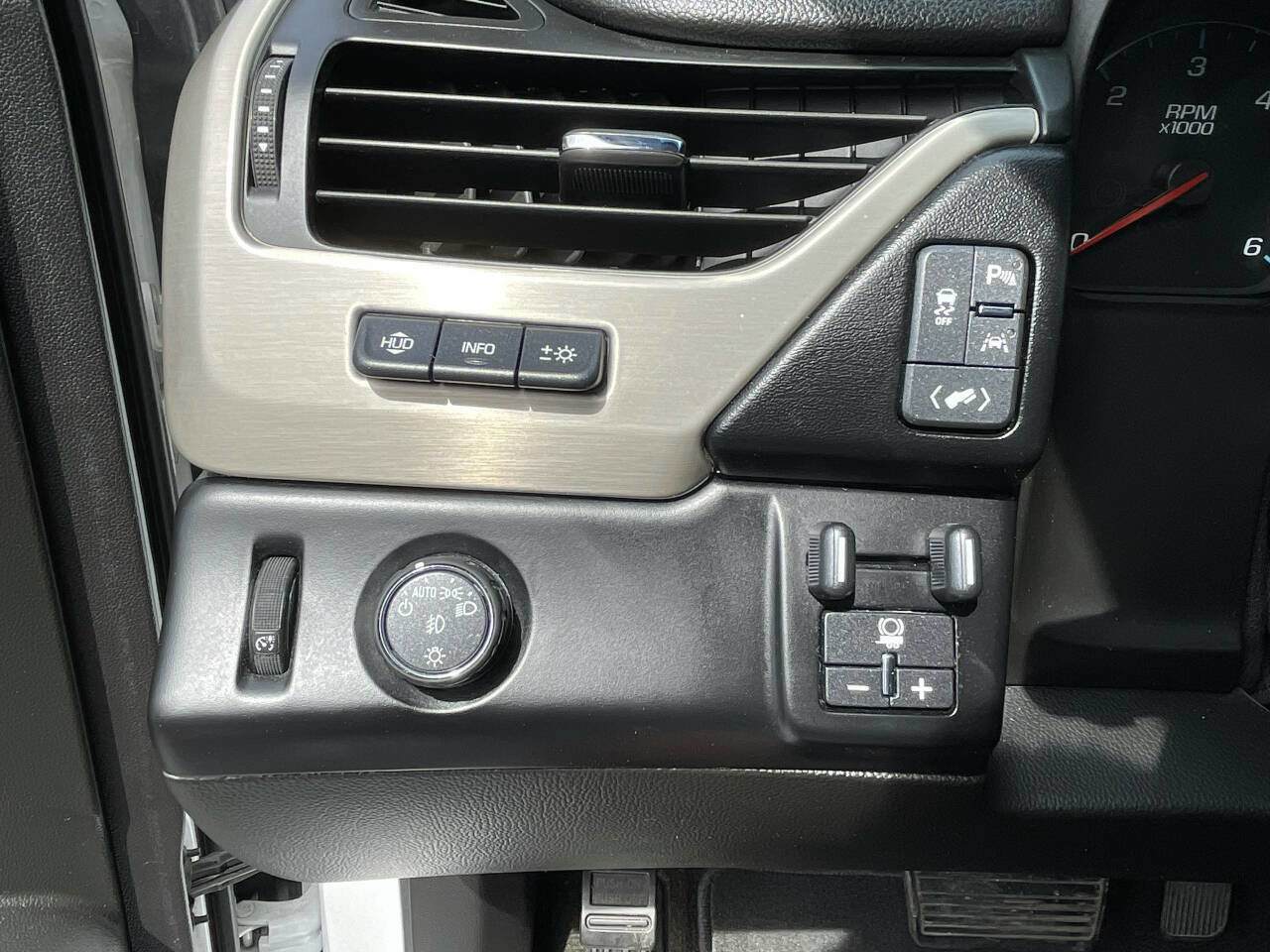 Used 2018 GMC Yukon Denali image 14