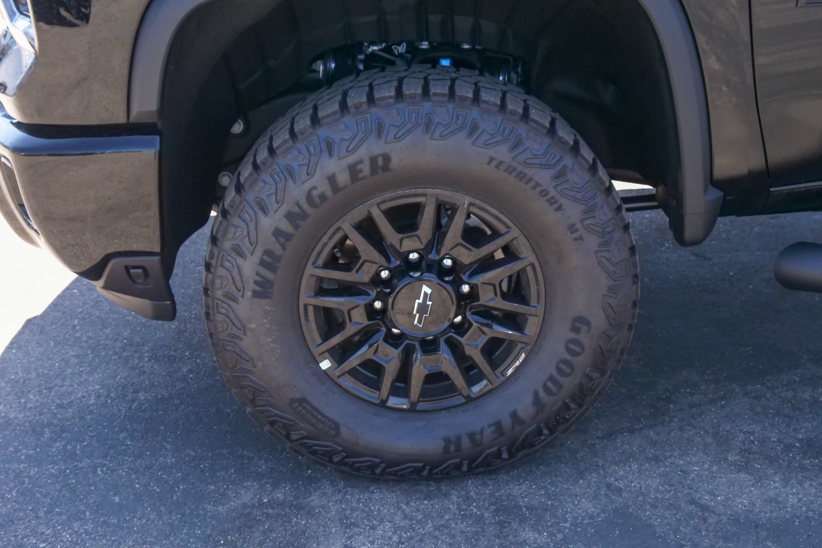 New 2026 Chevrolet Silverado 2500 ZR2 w/ LPO, Dark Essentials Package AWD/4WD image 5