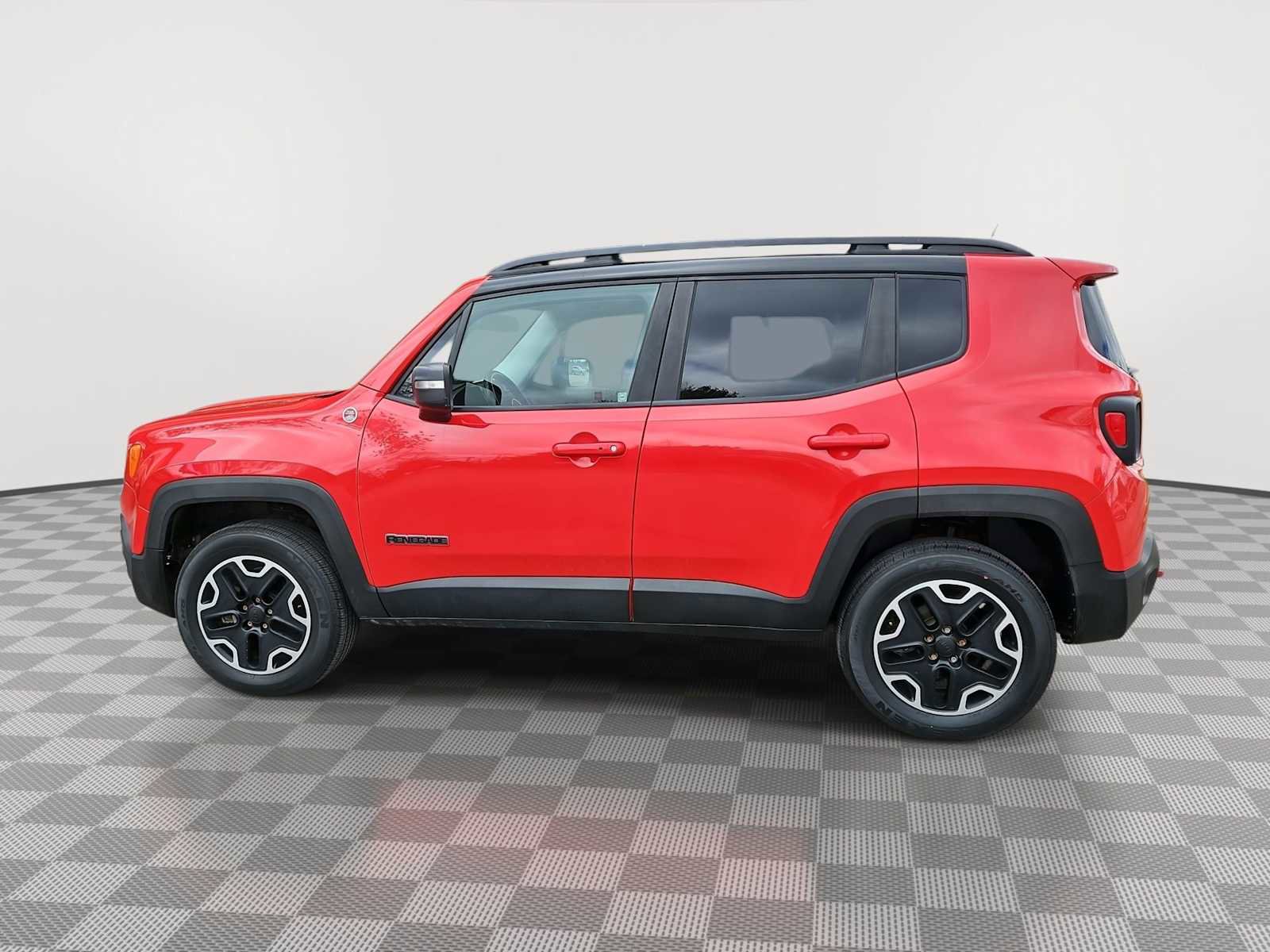 Used 2015 Jeep Renegade Trailhawk w/ Popular Equipment Group AWD/4WD image 5