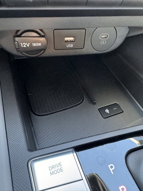 Used 2025 Hyundai Elantra SEL image 22