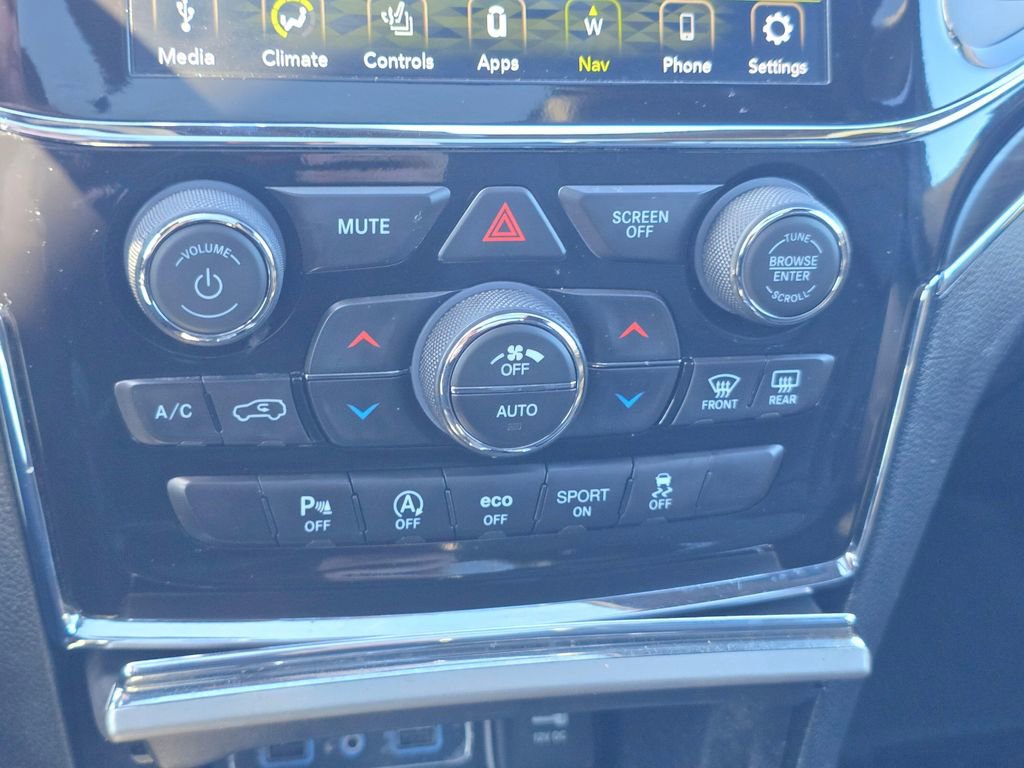 Used 2021 Jeep Grand Cherokee Limited w/ Premium Lighting Group AWD/4WD image 28