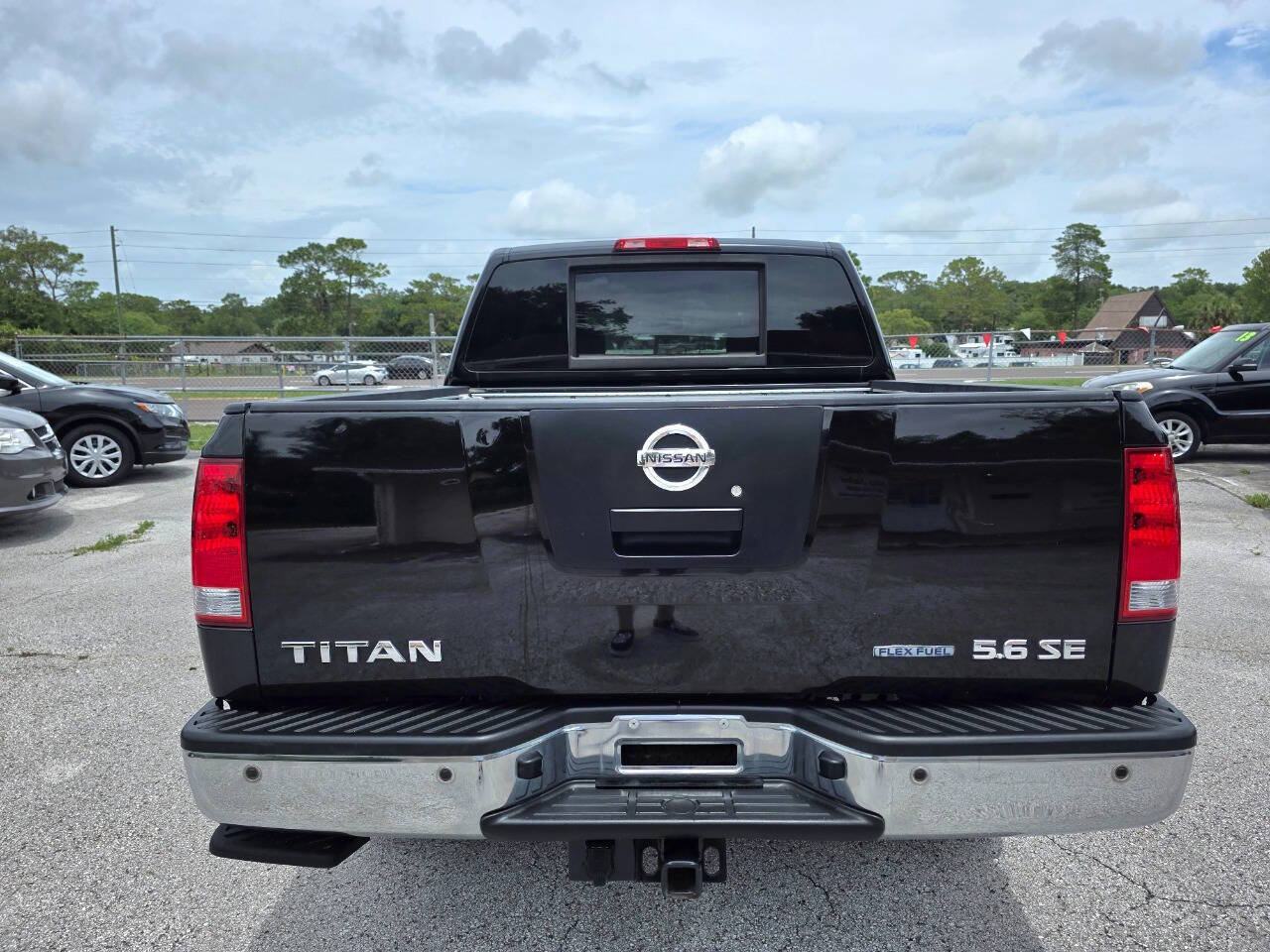 Used 2010 Nissan Titan SE w/ SE Value Truck Pkg AWD/4WD image 2