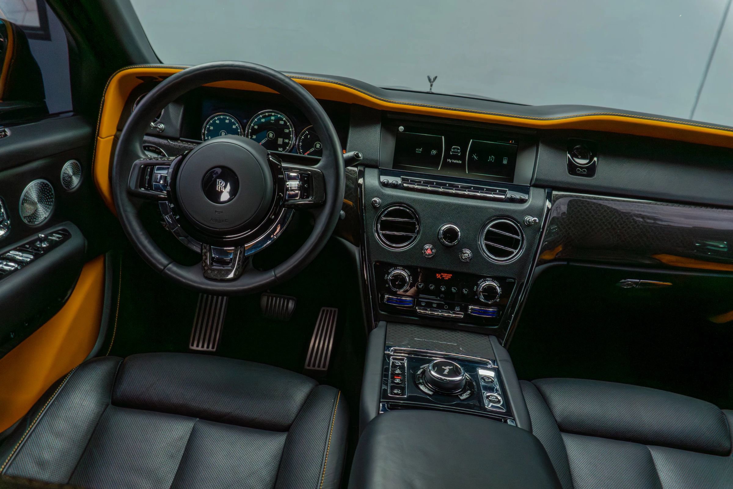 Used 2023 Rolls-Royce Cullinan Black Badge w/ Leather Finishing Pack image 55