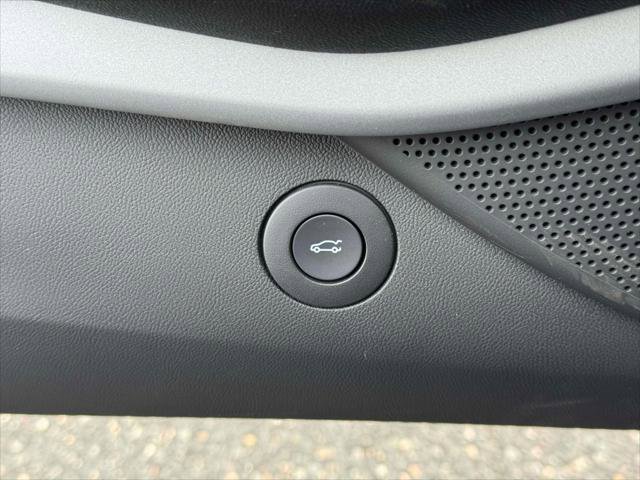 Used 2023 Chevrolet Camaro LT w/ Technology Package image 16