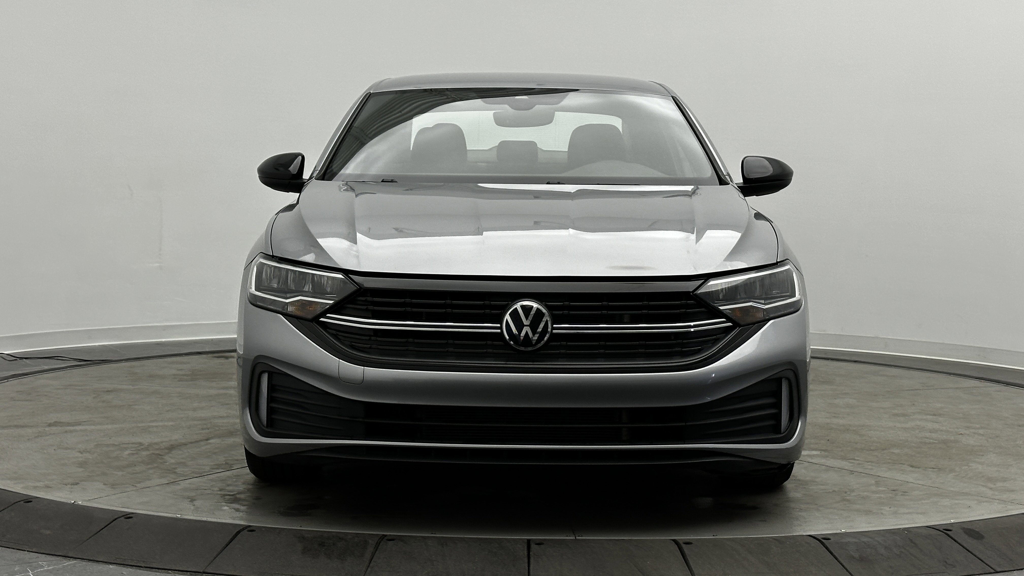 Used 2023 Volkswagen Jetta Sport image 2