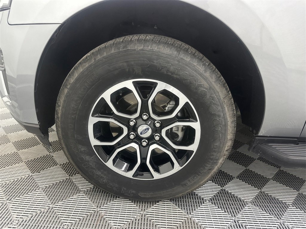 Used 2024 Ford Expedition Max XLT image 13