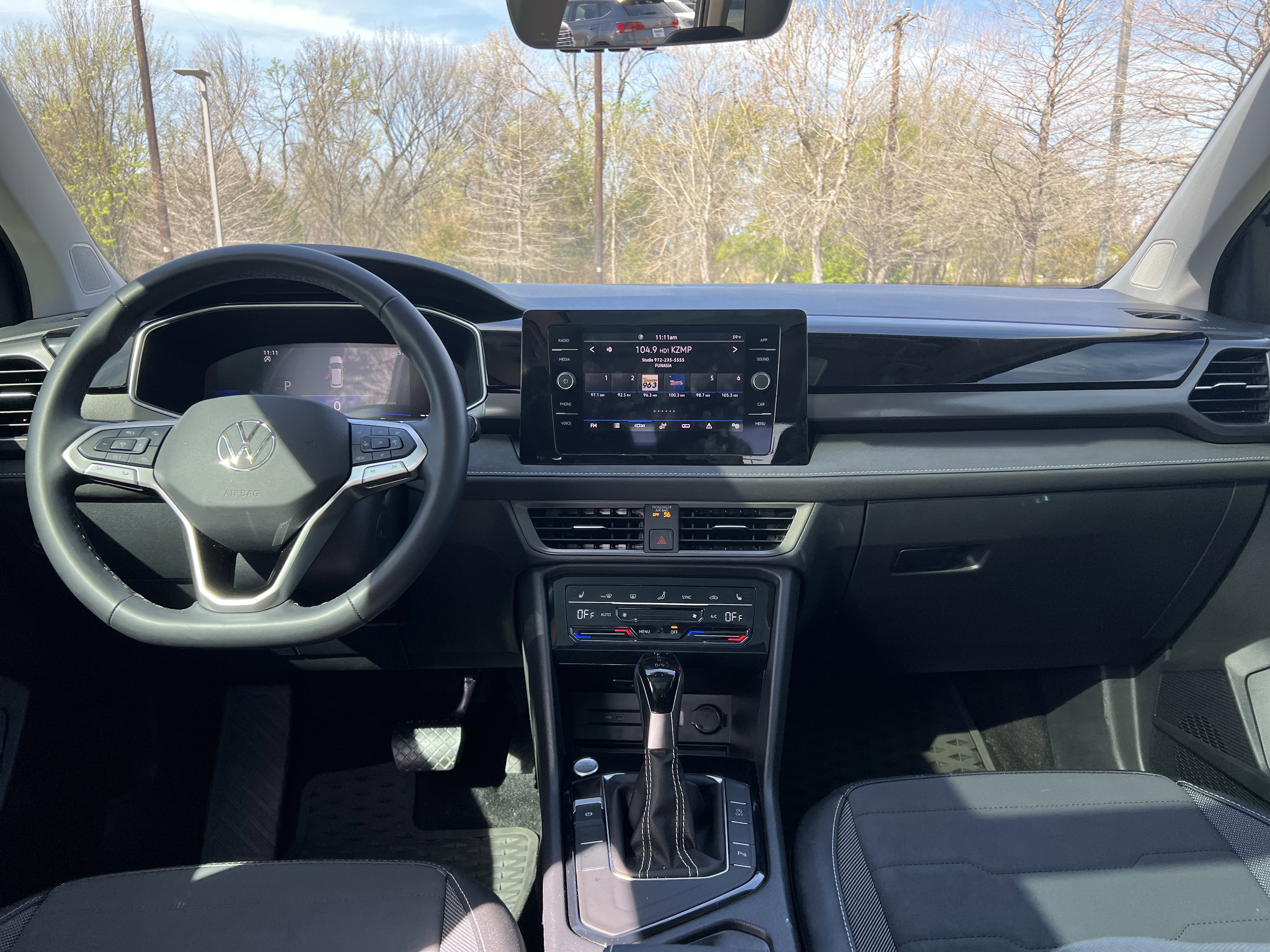 Certified 2025 Volkswagen Taos SE image 27