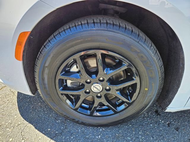 Used 2024 Chrysler Pacifica Touring-L FWD image 10