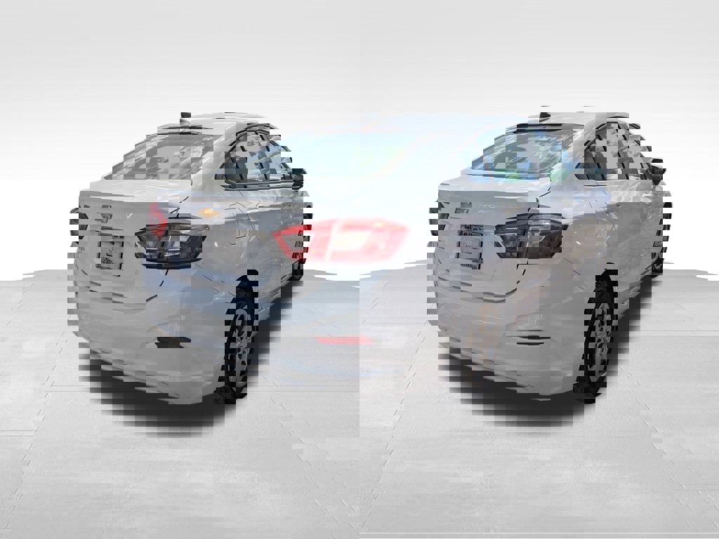 Used 2018 Chevrolet Cruze LS image 2