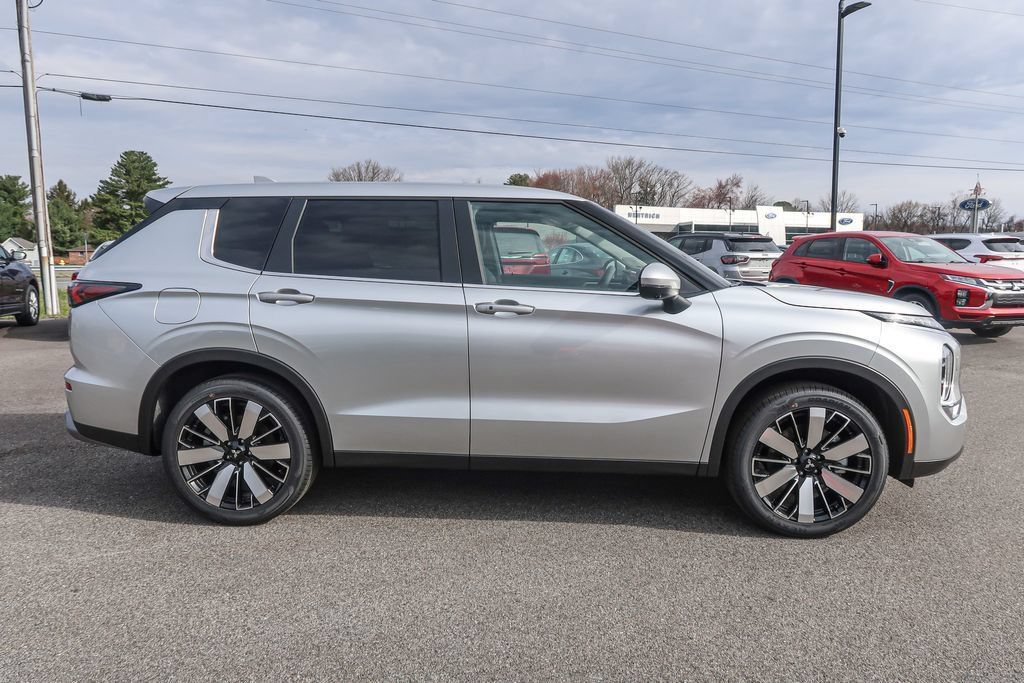 New 2026 Mitsubishi Outlander SE AWD/4WD image 8